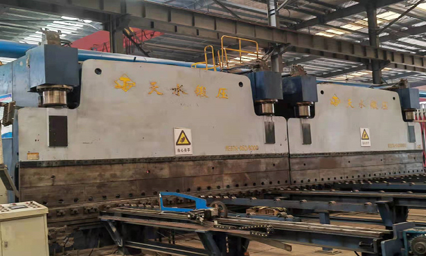 1300T雙機(jī)聯(lián)動(dòng)數(shù)控液壓折彎?rùn)C(jī)